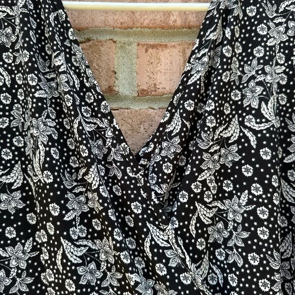 Floral Black and White Dress - Picture 3 of 7